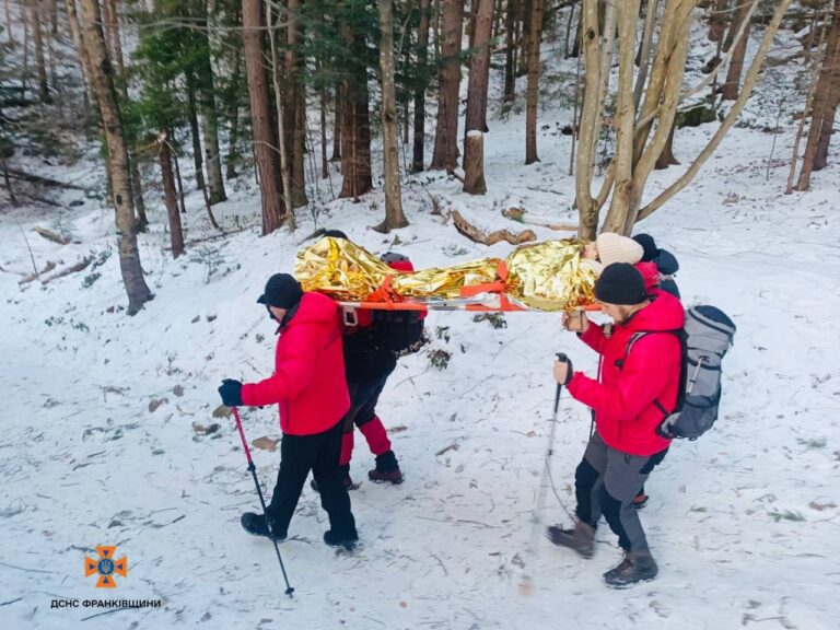 Харків’янка травмувала ногу на “Скелях Довбуша” (ФОТО)