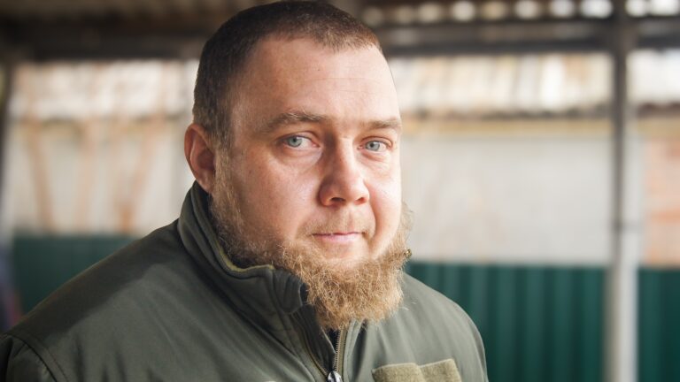 “Хочу, щоб моя сім’я ніколи не побачила того, що бачив я”: історія водія квадроцикла 10 ОГШБр, який рятує життя на “нулі” (ФОТО)