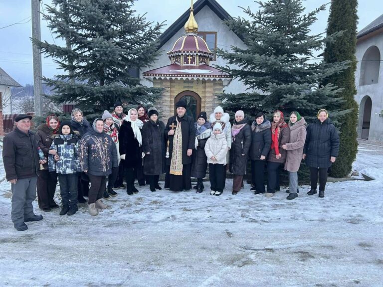 Благодійна коляда: у Білих Ославах зібрали понад 700 тисяч гривень для ЗСУ (ФОТО)