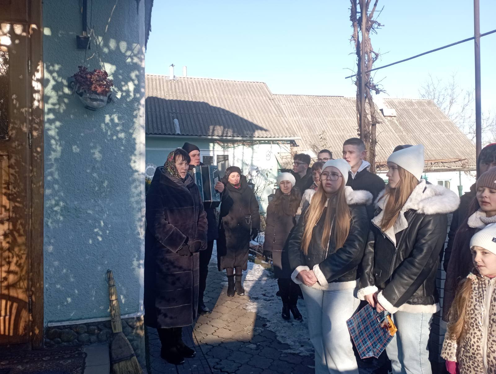 У ліцеї Калущини під час коляди зібрали 140 тисяч гривень для ЗСУ