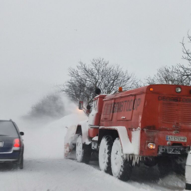 На Городенківщині снігопади знову ускладнили рух на кількох дорогах (ФОТО)
