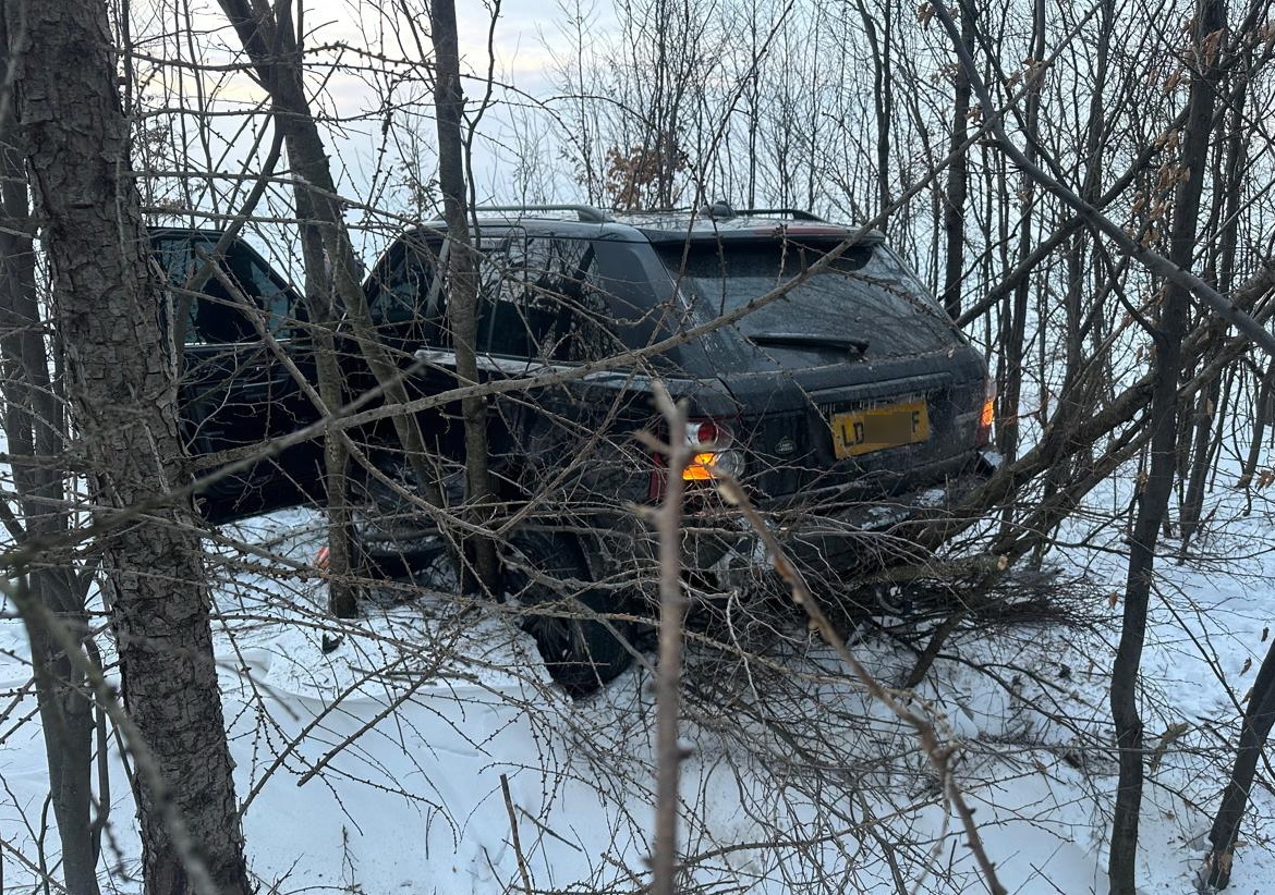 На Буковині водій позашляховика травмував прикордонника під час спроби прориву кордону (ВІДЕО)