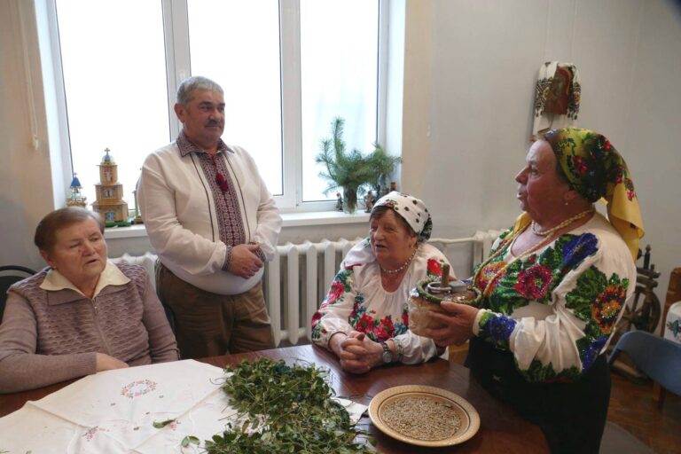 “Ці традиції треба зберігати і популяризувати”: у Калуші відтворили бойківське весілля (ФОТО)