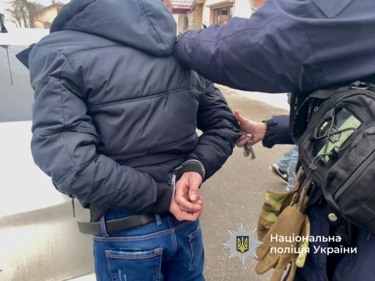 У Богородчанах молодик побив 63-річного чоловіка та вкрав 14 000 грн (ФОТО)
