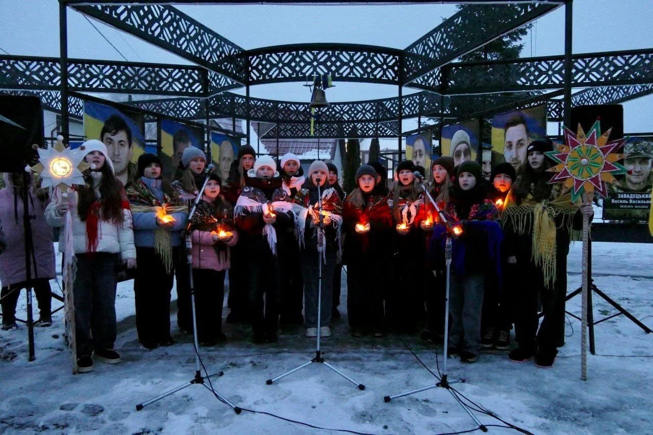 “Коляда – не вголос, а серцем”: у Голині пролунав Дзвін памʼяті (ФОТО)
