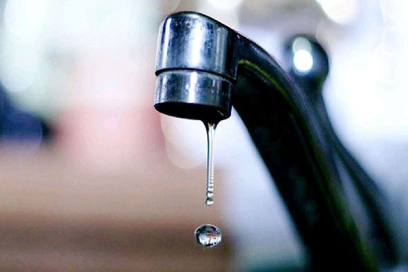 Місяцями без нормального водопостачання: мешканці будинків на Бандери скаржаться на владу й комунальників (ФОТО)
