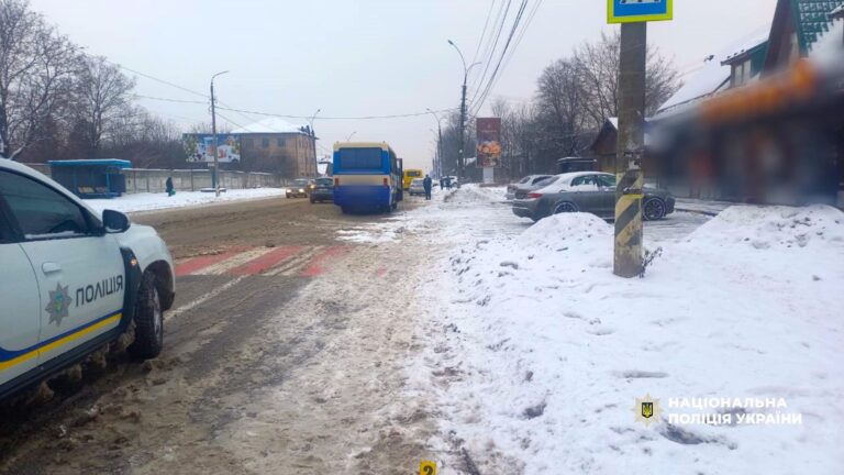 У Коломиї пасажирський автобус збив чоловіка (ФОТО)
