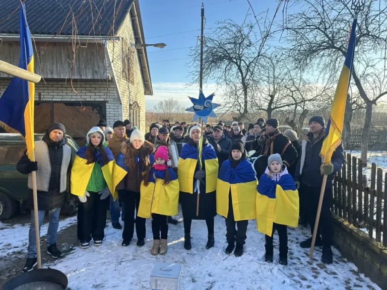 У калуському селі заколядували майже 500 тисяч на допомогу захисникам-односельцям