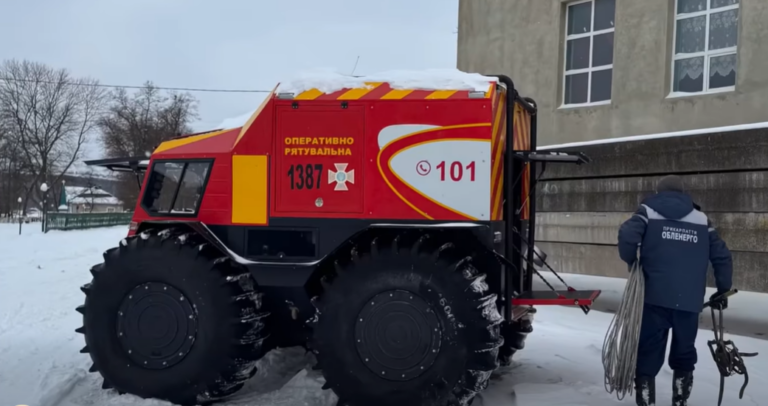 Як рятувальники та енергетики повернули світло у віддалені села Городенківщини (ВІДЕО)