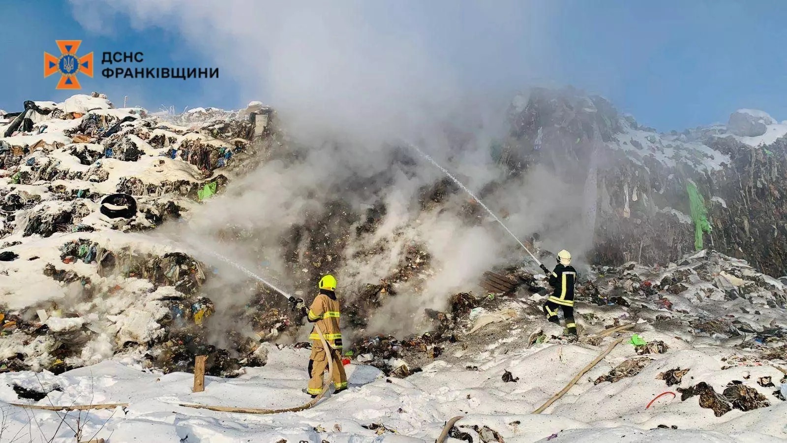 Сміттєзвалище горіло в Івано-Франківському районі (ФОТОФАКТ)