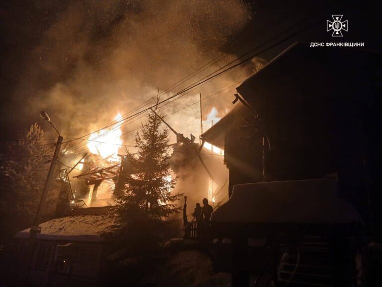 У Поляниці горів двоповерховий будинок (ФОТО)