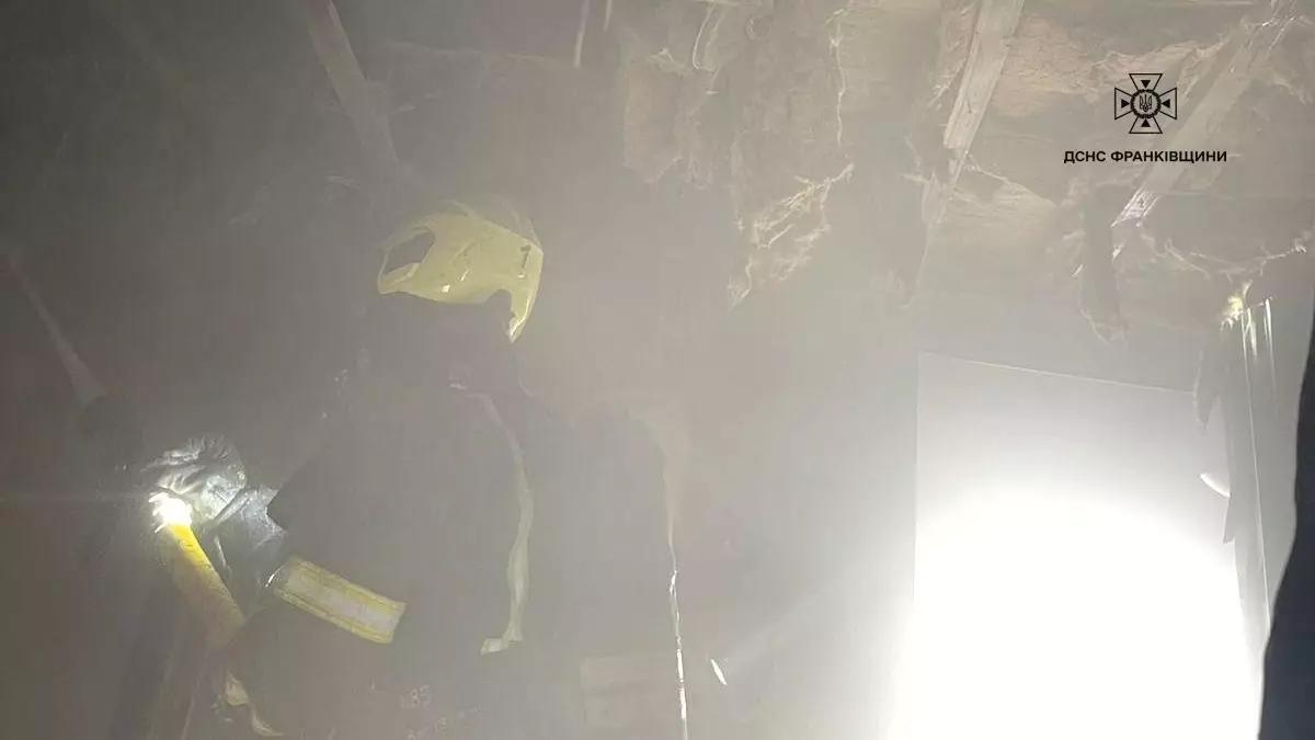 У Франківську сталася пожежа на третьому поверсі будівлі (ФОТОФАКТ)