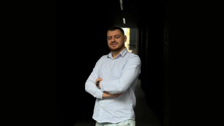 Франківський викладач-архітектор доєднався до проєкту увіковічення загиблих військових (ФОТО)