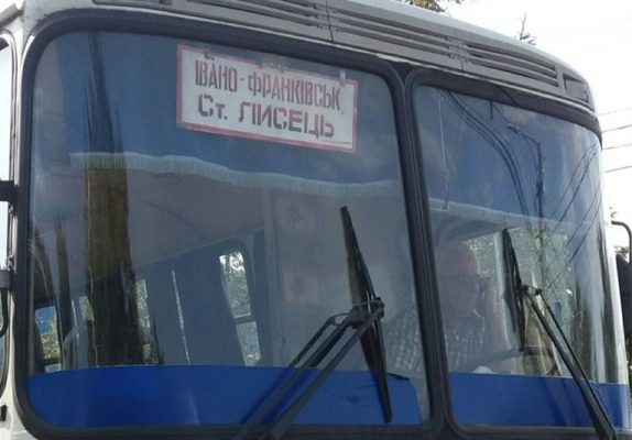 “Все врегулювали”, але автобус знову зламався: у Старому Лисці скаржилися на перебої з маршрутками (ФОТО, ВІДЕО)