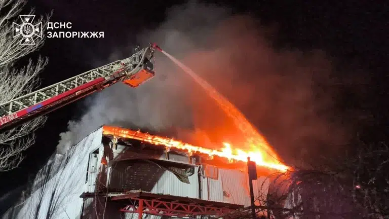 російські війська атакували Запоріжжя дронами: є постраждалі, серед них дитина (ФОТО)