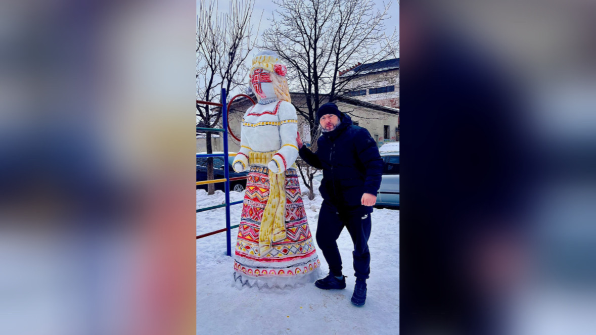 У Франківському дворі зʼявилася майже триметрова снігова фігура (ФОТО)