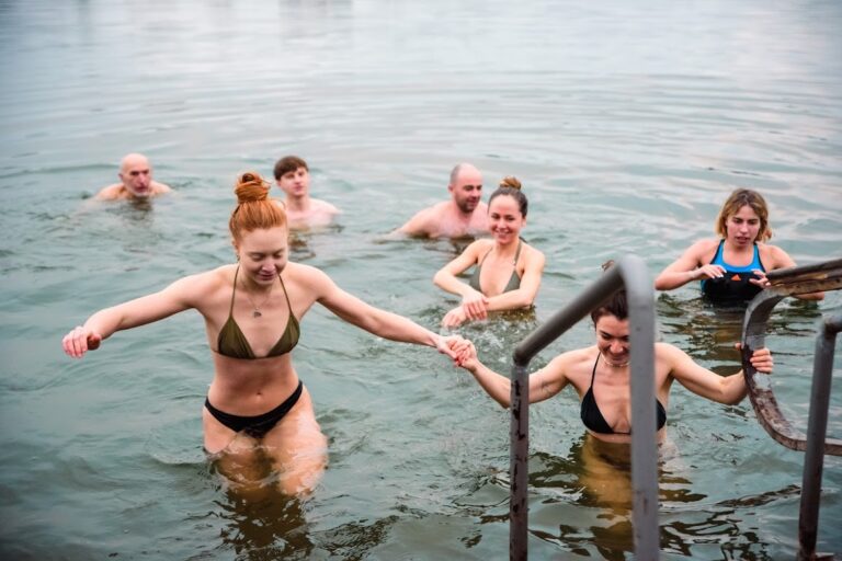 Крижана вода та теплі розмови: як моржує франківська спільнота Cold Dip (ФОТО)