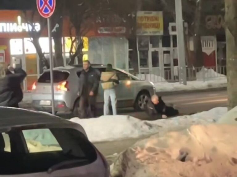 На Мазепи 50-річний пішохід потрапив під колеса Peugeot (ФОТО)