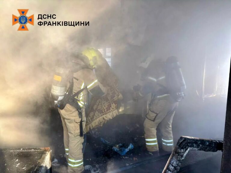 Тіла двох чоловіків виявили на пожежі у Коломийському районі (ФОТО)
