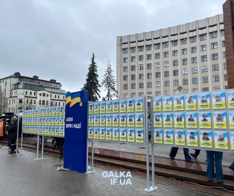 В Івано-Франківську відкрили Алею зниклих безвісти та полонених військових (ФОТО)