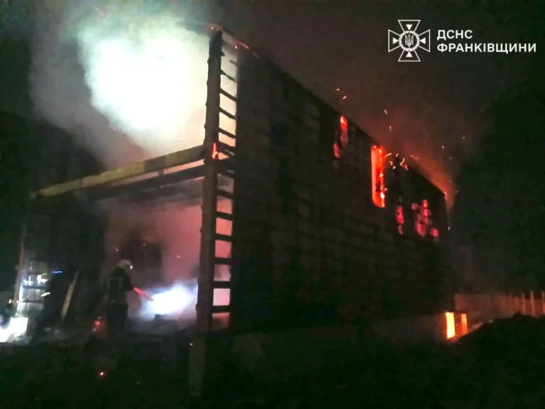 На Надвірнянщині під час пожежі рятувальники виявили тіло чоловіка