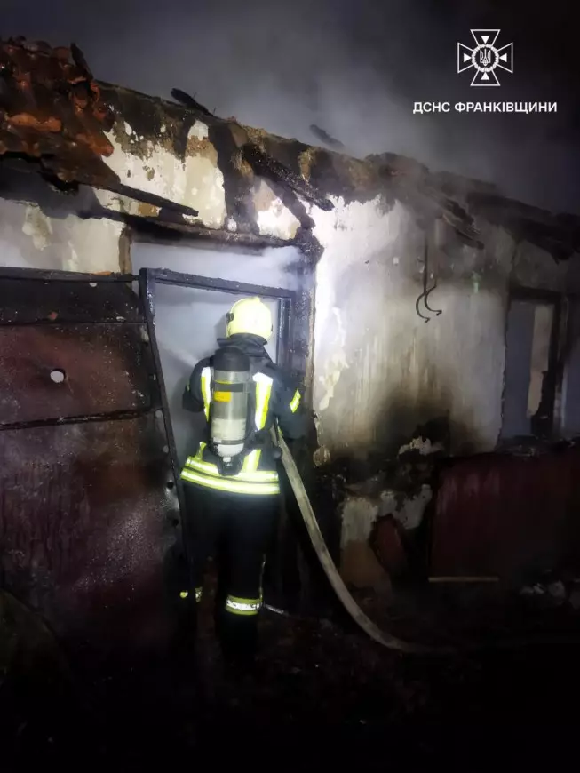 У Коломийському районі на пожежі загинув чоловік, жінка отримала травми