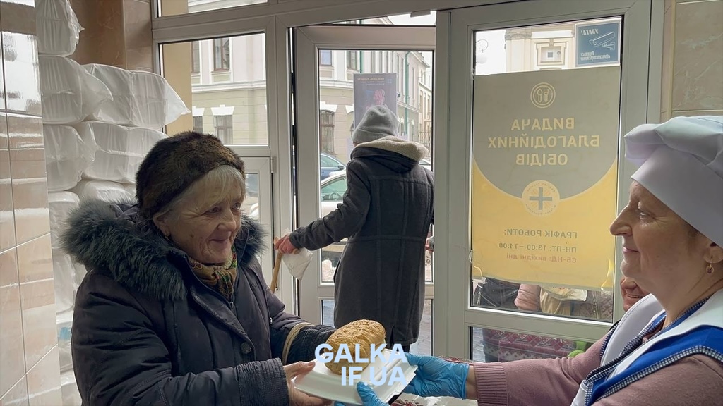 “Нагодувати голодного — одне з діл милосердя”: франківська їдальня Карітасу потребує підтримки (ФОТО)