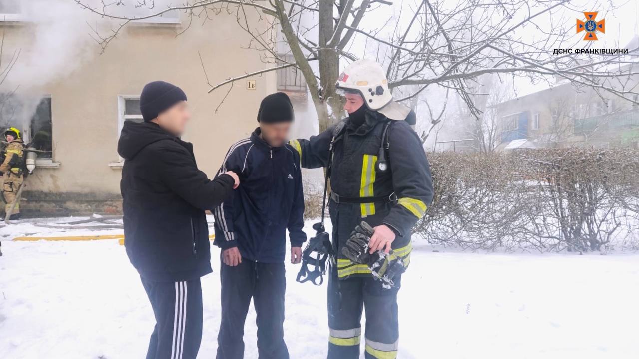 У Снятині під час пожежі в багатоповерхівці врятували чоловіка (ФОТО)