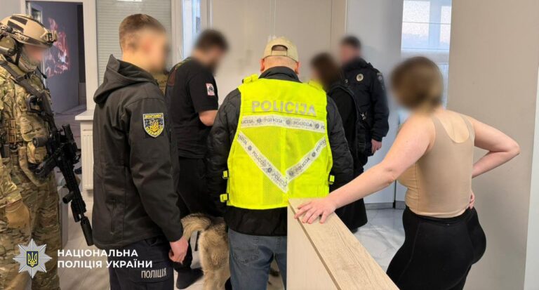 Представлялися латвійськими правоохоронцями: франківці допомагали ошукувати громадян ЄС через кол-центри