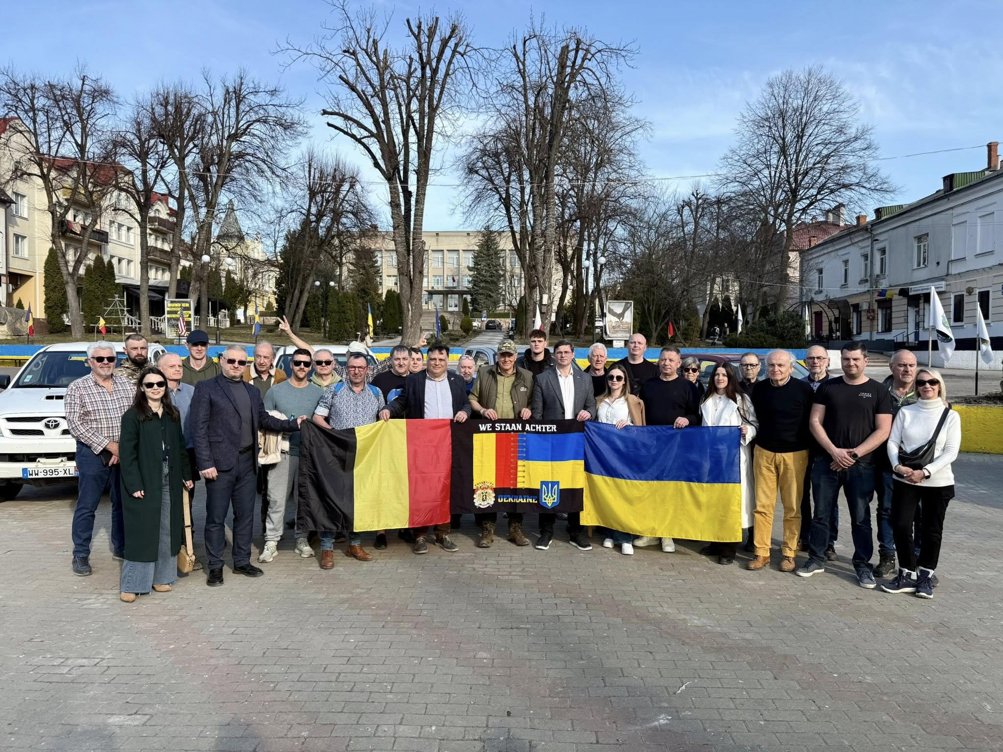 Калуська громада отримала автомобілі та гуманітарну допомогу від волонтерів з Бельгії (ФОТО)