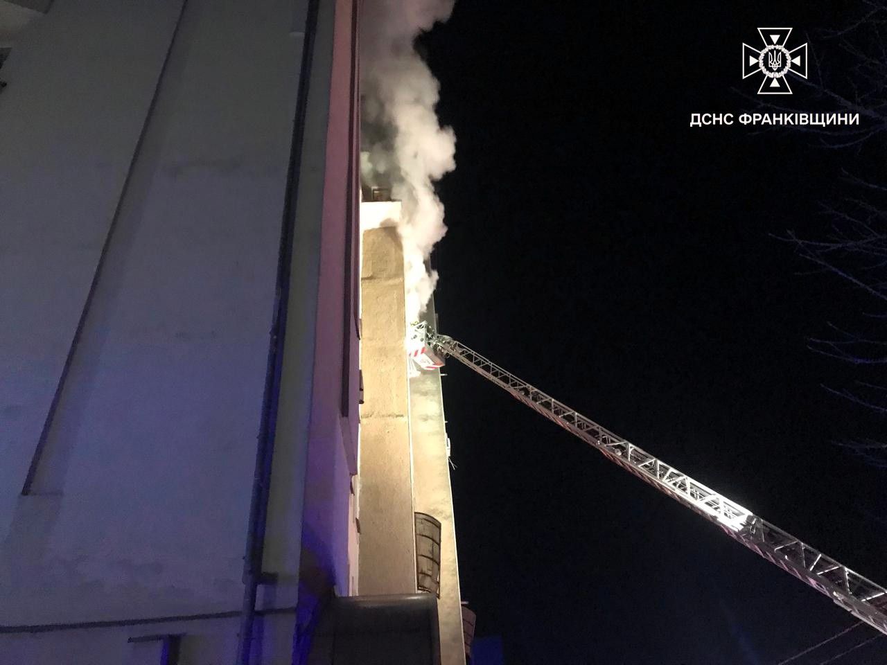 В Івано-Франківську під час пожежі в багатоповерхівці евакуювали 30 людей (ФОТО,ВІДЕО)