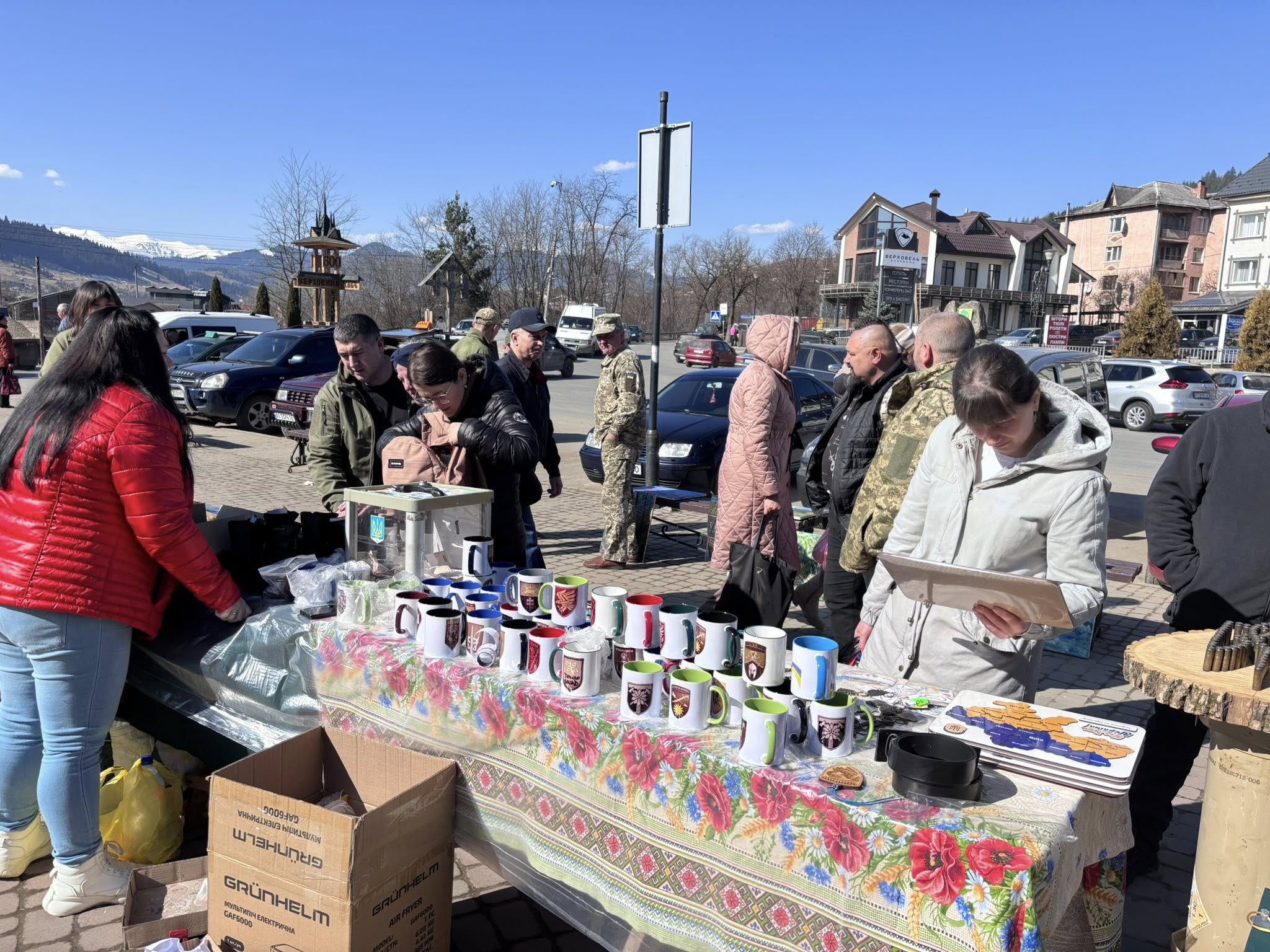 У Верховині на благодійному ярмарку зібрали понад 70 тисяч гривень для ЗСУ (ФОТО)