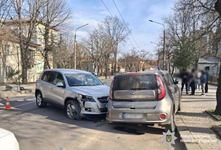 У Франківську п’яний водій спричинив потрійну аварію: травмувався чоловік (ФОТО, ВІДЕО)