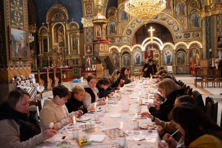 У Калуші провели майстер-клас із писанкарства для дітей військових (ФОТО)