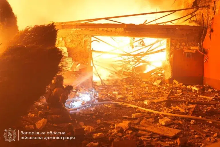 росіяни обстріляли приватний сектор Запоріжжя: постраждали троє людей (ФОТО)