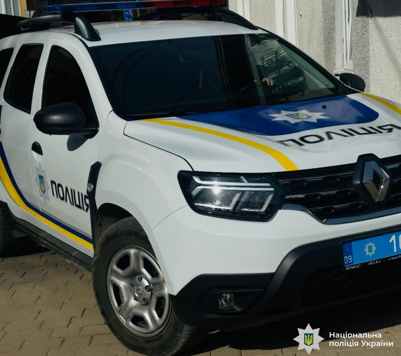 Поблизу Більшівців Nissan зіткнувся зі службовим авто поліції