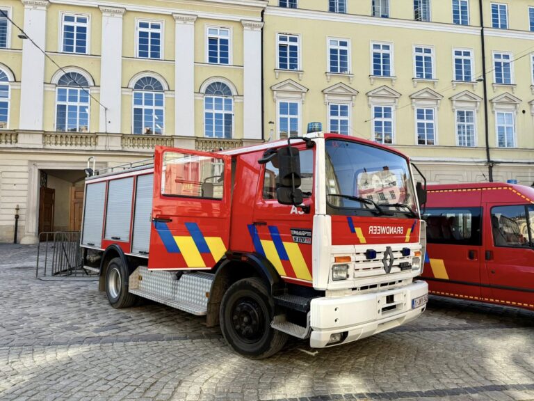 Калуська громада отримала пожежний автомобіль від благодійників з Бельгії (ФОТО)