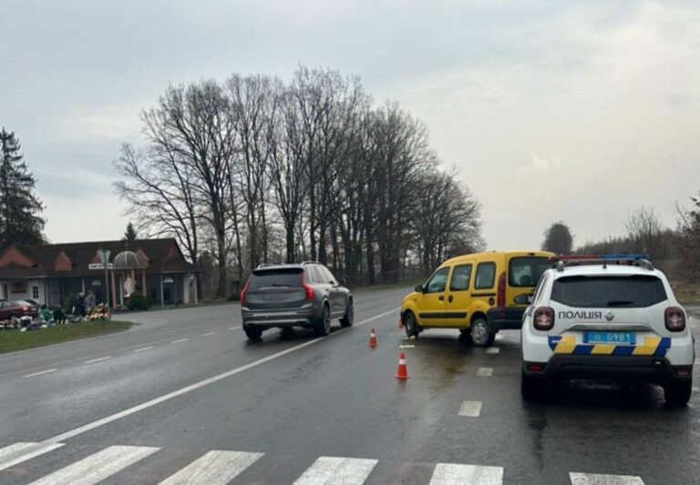 На Франківщині автівка наїхала на жінку “на зебрі” (ФОТО)