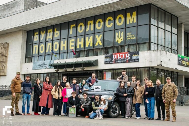 Франківський драмтеатр передав авто та БПЛА військовим