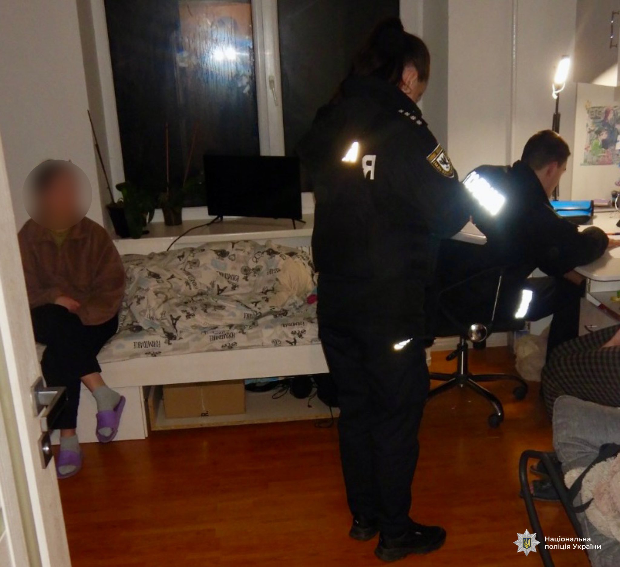 У Микитинцях жінка вдарила чоловіка ножем, а потім викликала йому “швидку” (ФОТО)