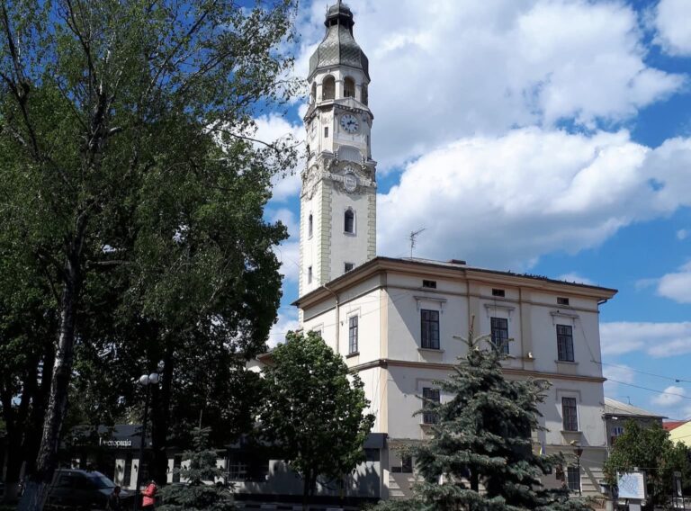 У Снятині відкрили оглядовий майданчик вежі ратуші