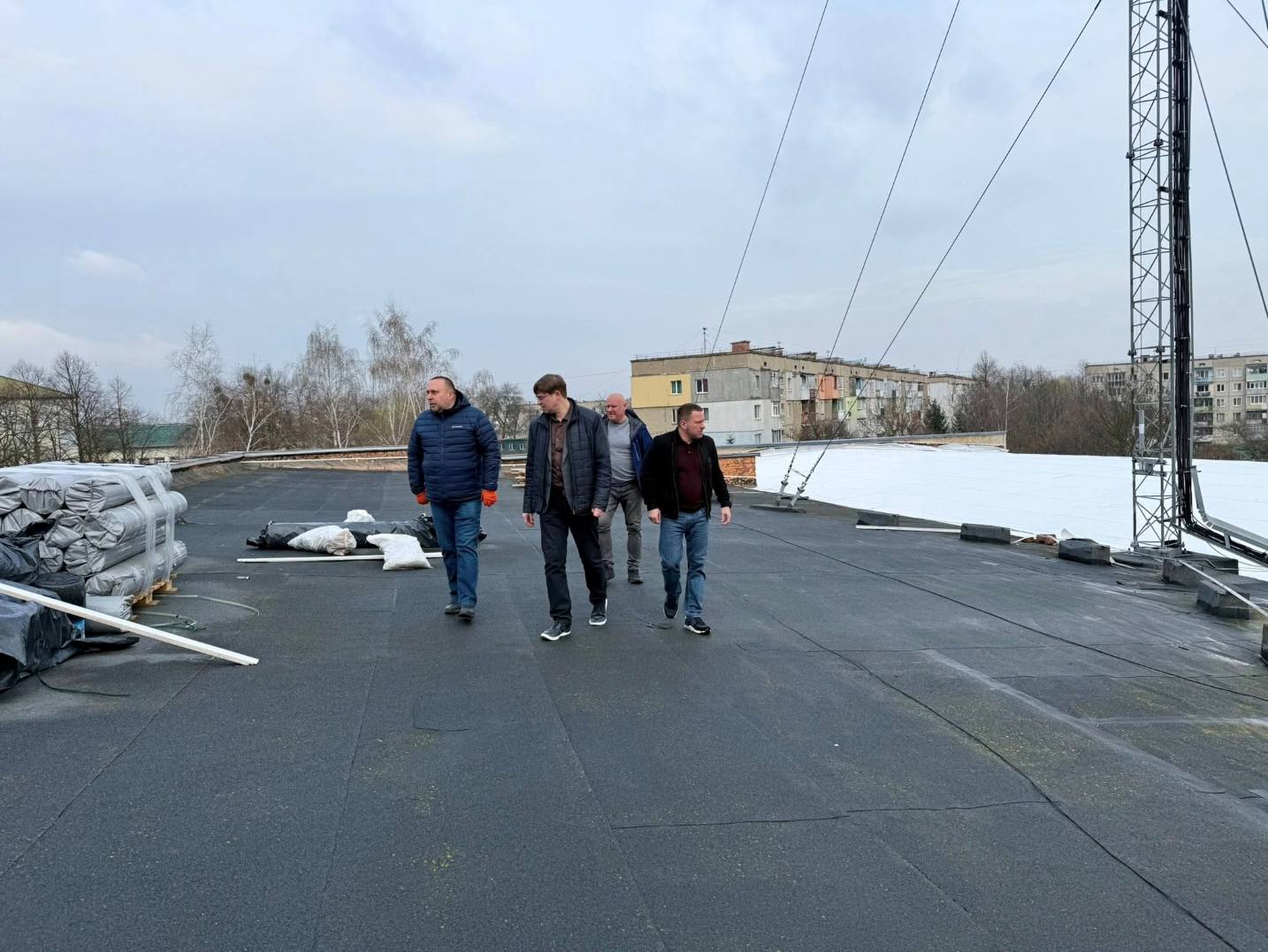 У Калуші ремонтують дах спорткомплексу “Сокіл” та планують встановити сонячні панелі