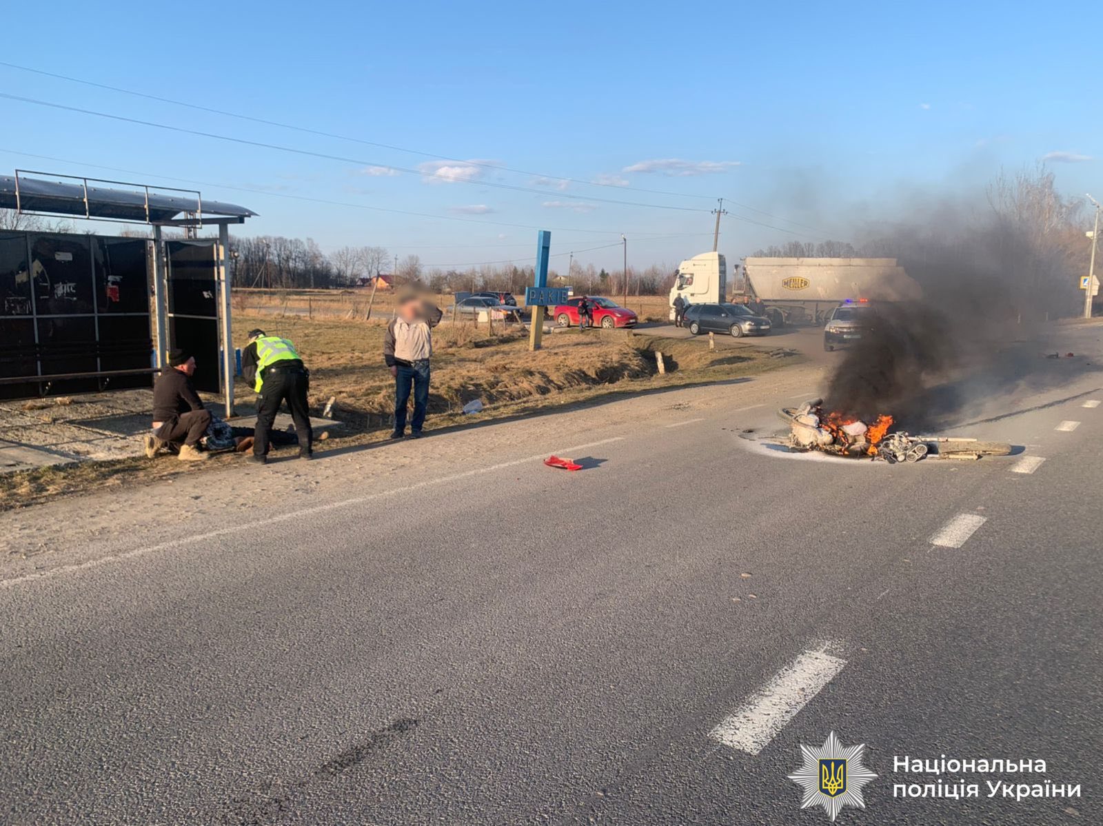 На Калущині мотоцикл загорівся після ДТП: 17-річний водій у лікарні