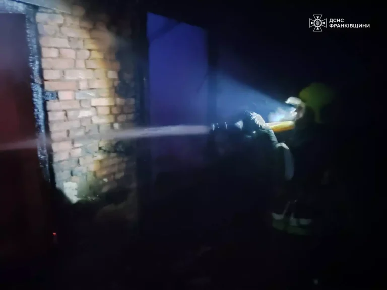 На Калущині під час пожежі рятувальники виявили тіло чоловіка