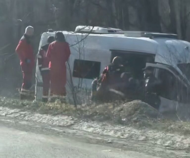 Мікроавтобус поліції потрапив у ДТП на Калуському шосе (ФОТОФАКТ)