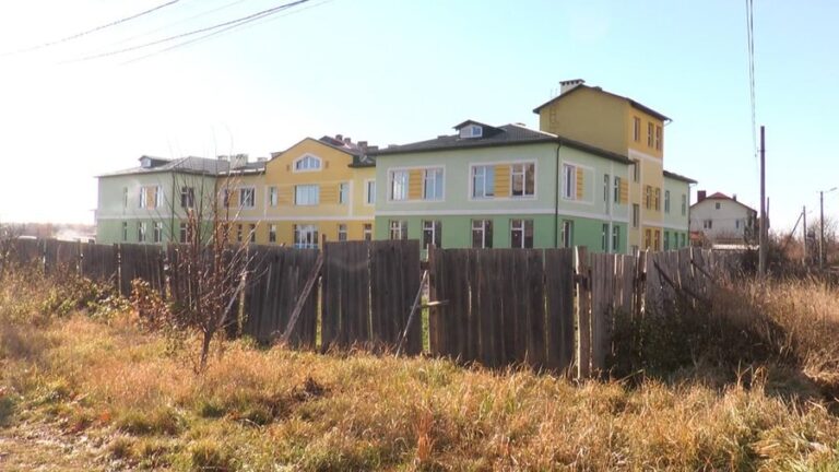 Мерія розірвала договір на будівництво дитсадку у Крихівцях