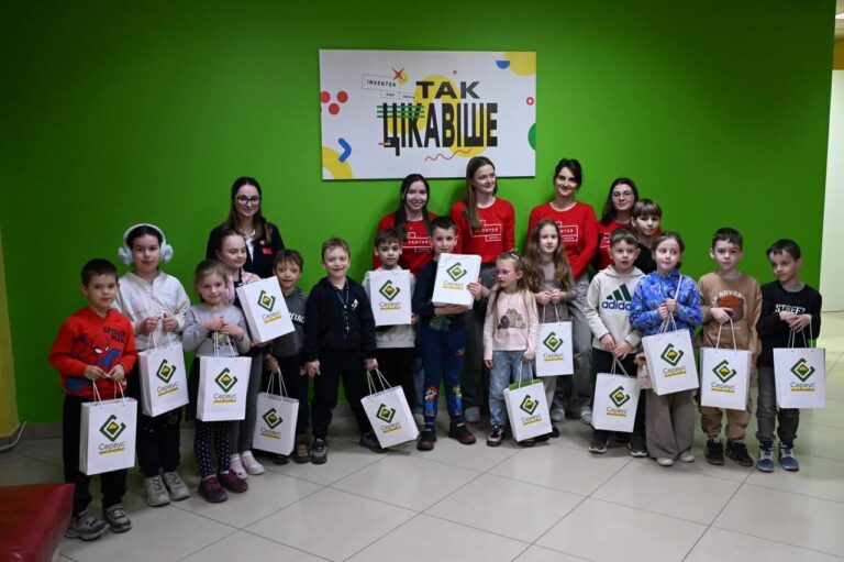 У Франківську для дітей, яких торкнулася війна, провели майстер-клас з LEGO-конструювання (ФОТО)