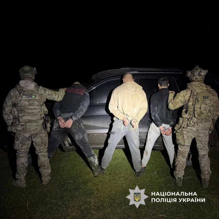17- та 18-річні прикарпатці створили нарковиробництво: у них вилучили товару на 165 млн грн (ФОТО)