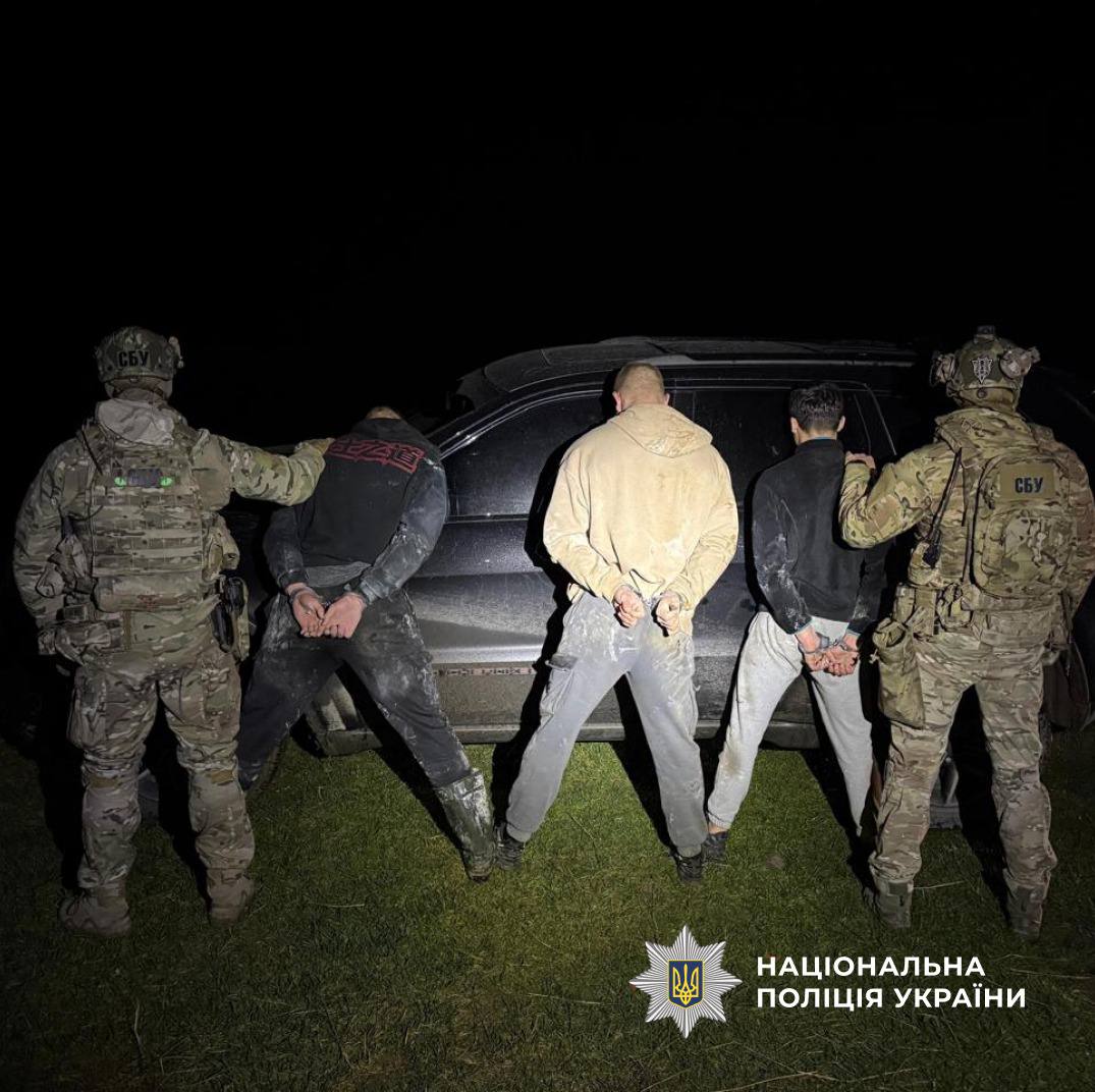 17- та 18-річні прикарпатці створили нарковиробництво: у них вилучили товару на 165 млн грн (ФОТО)