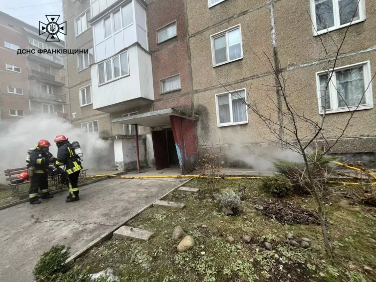 У Бурштині через пожежу в підвалі евакуювали п’ятьох мешканців (ФОТО)